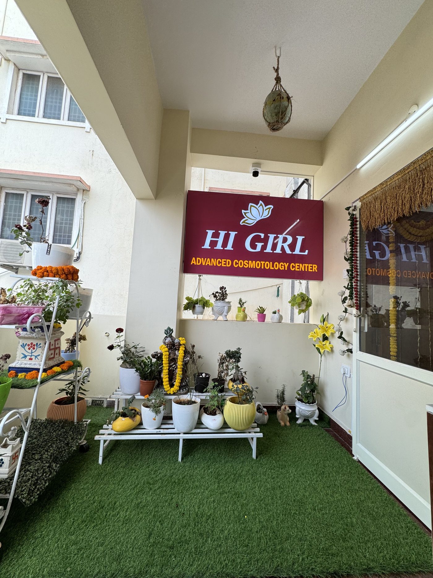 Hi Girl clinic entrance, Yendada