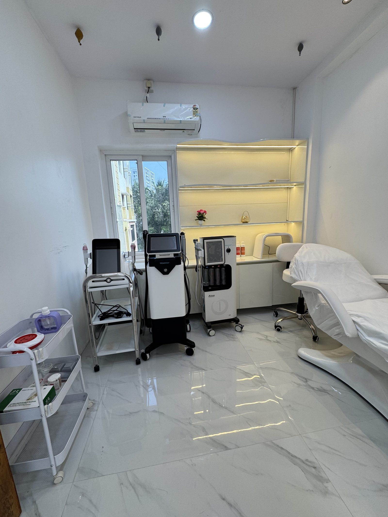 Treatment room with advanced skin equipment